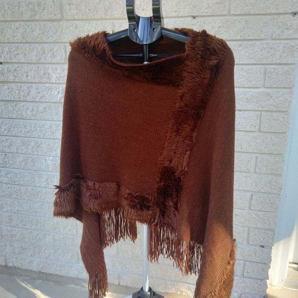 Fringe Poncho with Faux Fur Collar Brown